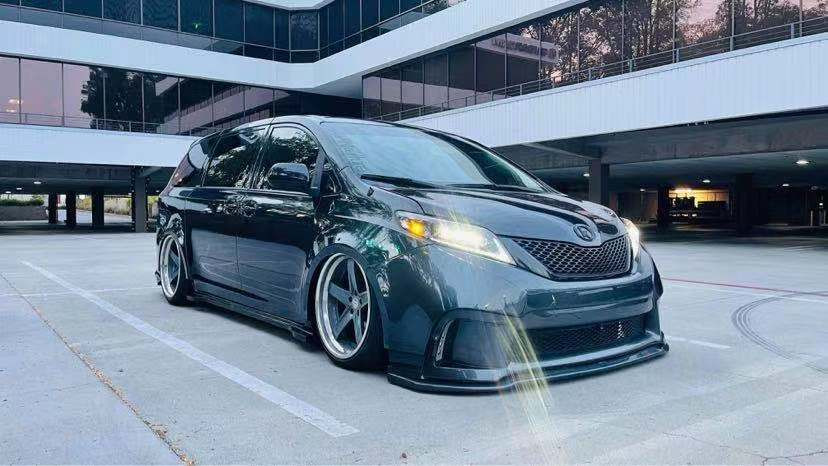 Купити Передні фари Toyota Sienna 2011-2020 LED NOVA серія колір Alpha-Black AlphaRex AHL-TS11-N-FLB