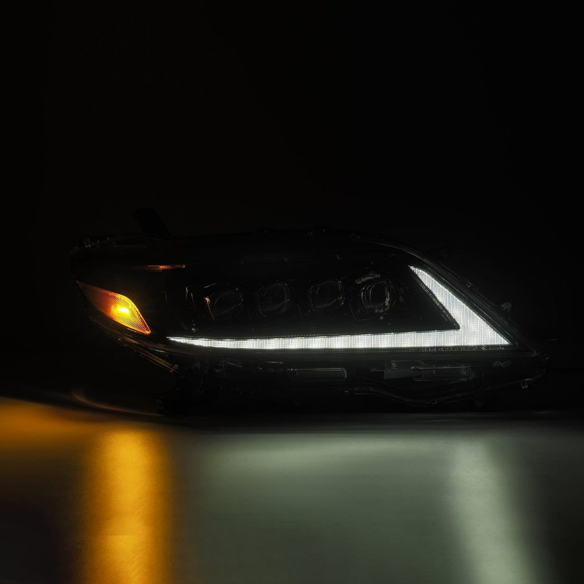 Купити Передні фари Toyota Sienna 2011-2020 LED NOVA серія колір Alpha-Black AlphaRex AHL-TS11-N-FLB