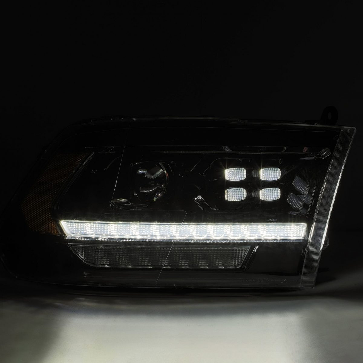 Купити Передні фари Dodge Ram 1500 Classic 2009-2023 LED LUXX серія чорні AlphaRex AHL-DR09-PL-G4-SA-B2