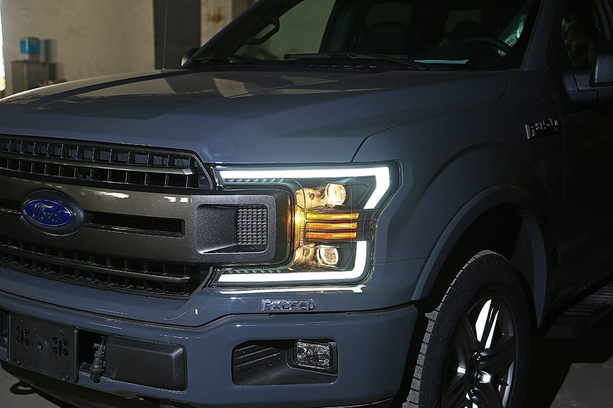 Купить Передние фары LED Ford F150 2018-2020 LED LUXX серия хром AlphaRex AHL-FF18-PL-SA-C