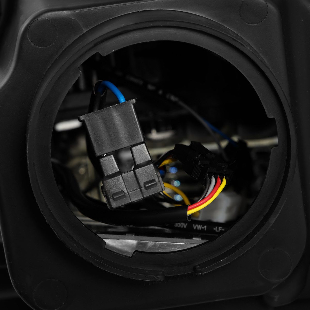 Купить Передние фары Chevrolet Silverado 1500 2016-2018 LED LUXX серия хром AlphaRex AHL-CL16-PL-SA-C