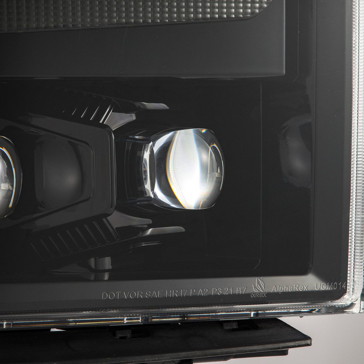 Купити Передні фари Chevrolet Silverado 1500 2014-2015 LED NOVA серія колір Alpha-Black AlphaRex AHL-CL14-N-FLB