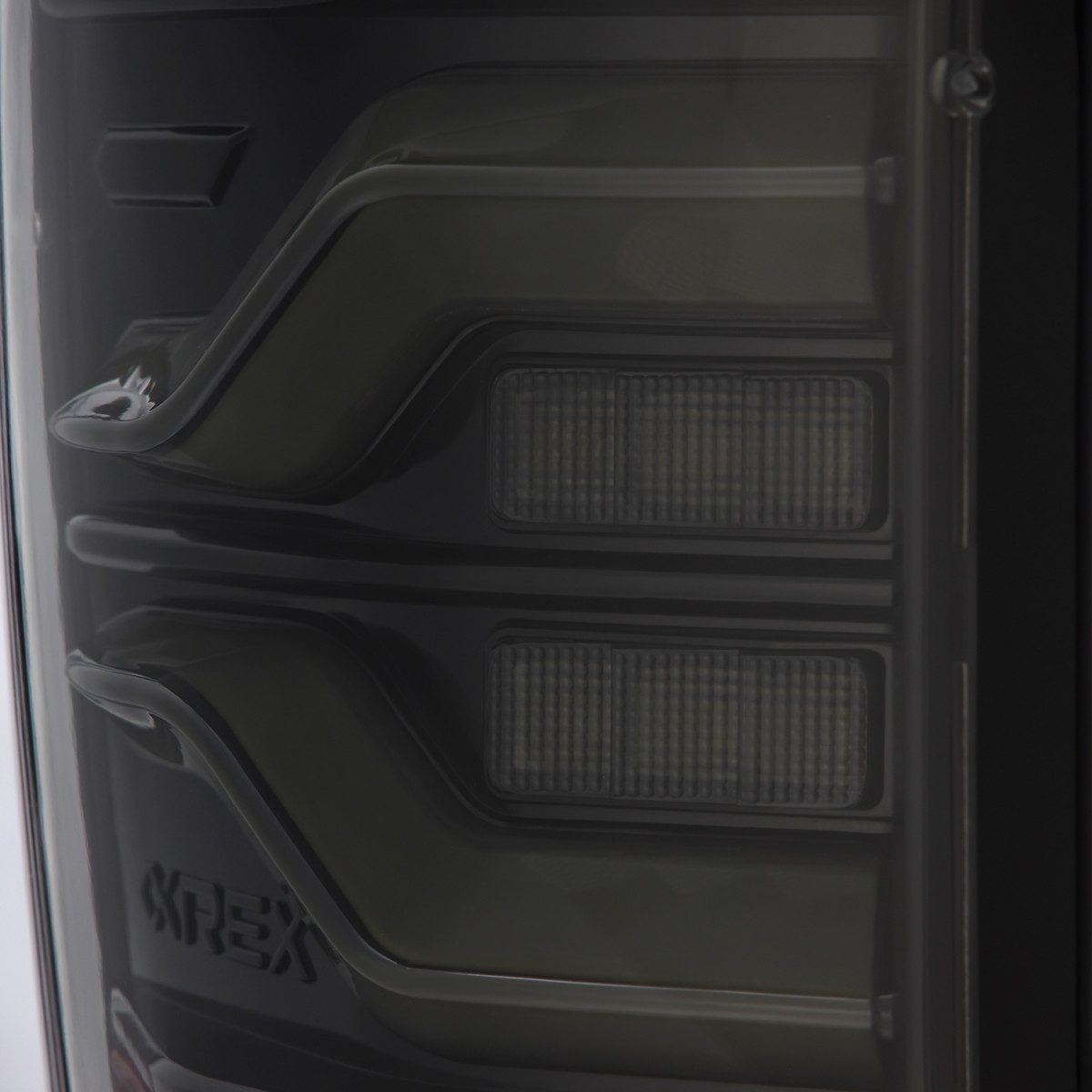 Купить Задние фары Toyota Tacoma 2005-2015 LED LUXX серия цвет Alpha-Black AlphaRex RTL-TT05-SA-YS-LB