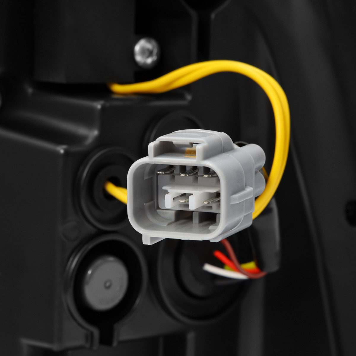 Купить Задние фары Toyota Tacoma 2005-2015 LED LUXX серия черные AlphaRex RTL-TT05-SA-YW-BS