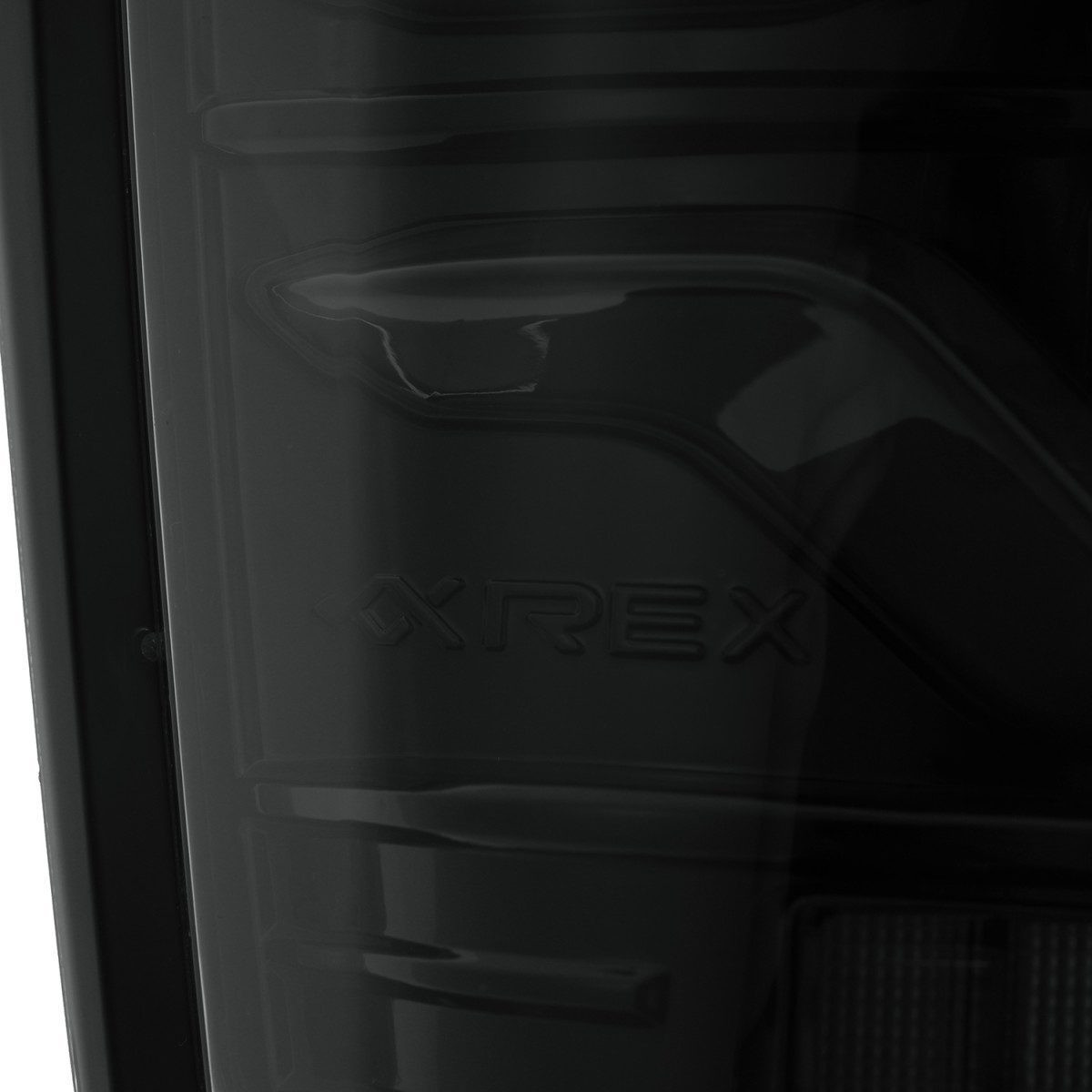 Купить Задние фары Toyota Tacoma 2016-2022 LED LUXX серия цвет Alpha-Black AlphaRex RTL-TT16-SA-YS-LB