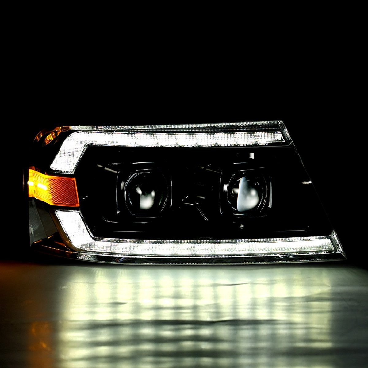 Купить Передние фары Ford F150 2004-2008 LED LUXX серия цвет Alpha-Black AlphaRex AHL-FF04-PL-SA-FLB