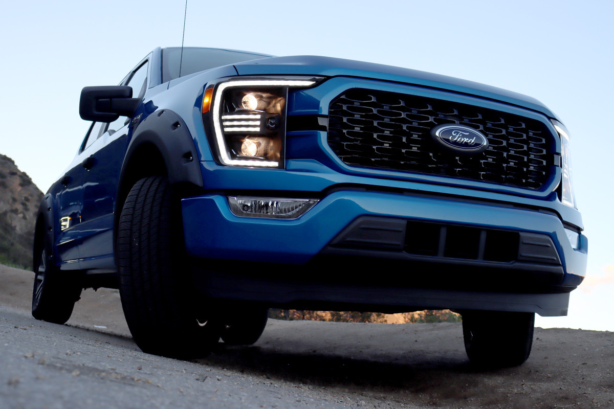 Купити Передні фари Ford F150 2021-2022  PRO серія колір Alpha-Black AlphaRex AHL-FF21-P-S-FLB