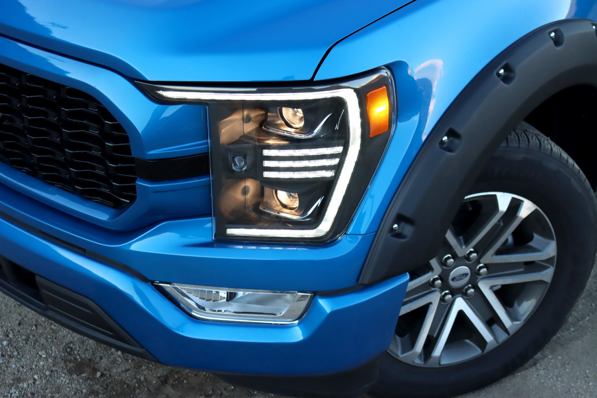 Купити Передні фари Ford F150 2021-2022  PRO серія колір Alpha-Black AlphaRex AHL-FF21-P-S-FLB