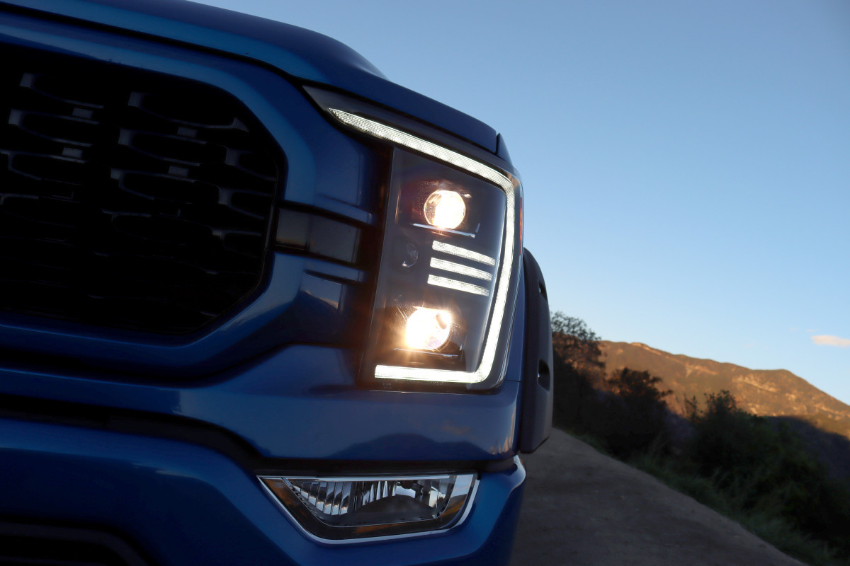 Купити Передні фари Ford F150 2021-2022  PRO серія колір Alpha-Black AlphaRex AHL-FF21-P-S-FLB