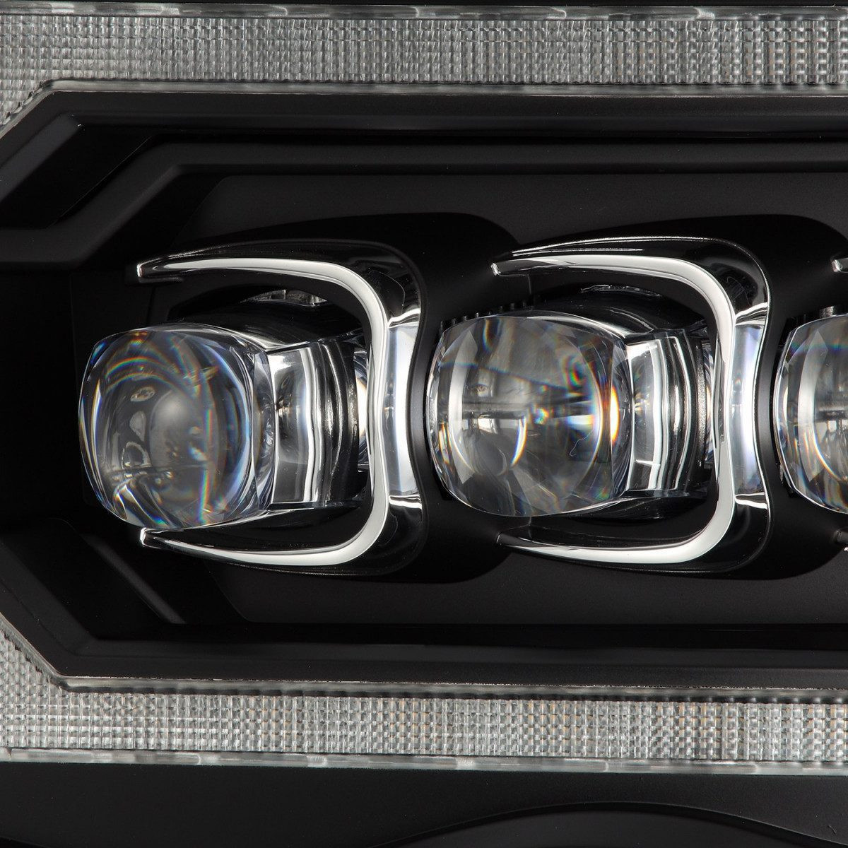 Купити Передні фари Dodge Ram 1500 Classic 2002-2005 LED NOVA серія чорні AlphaRex AHL-DR02-N-B