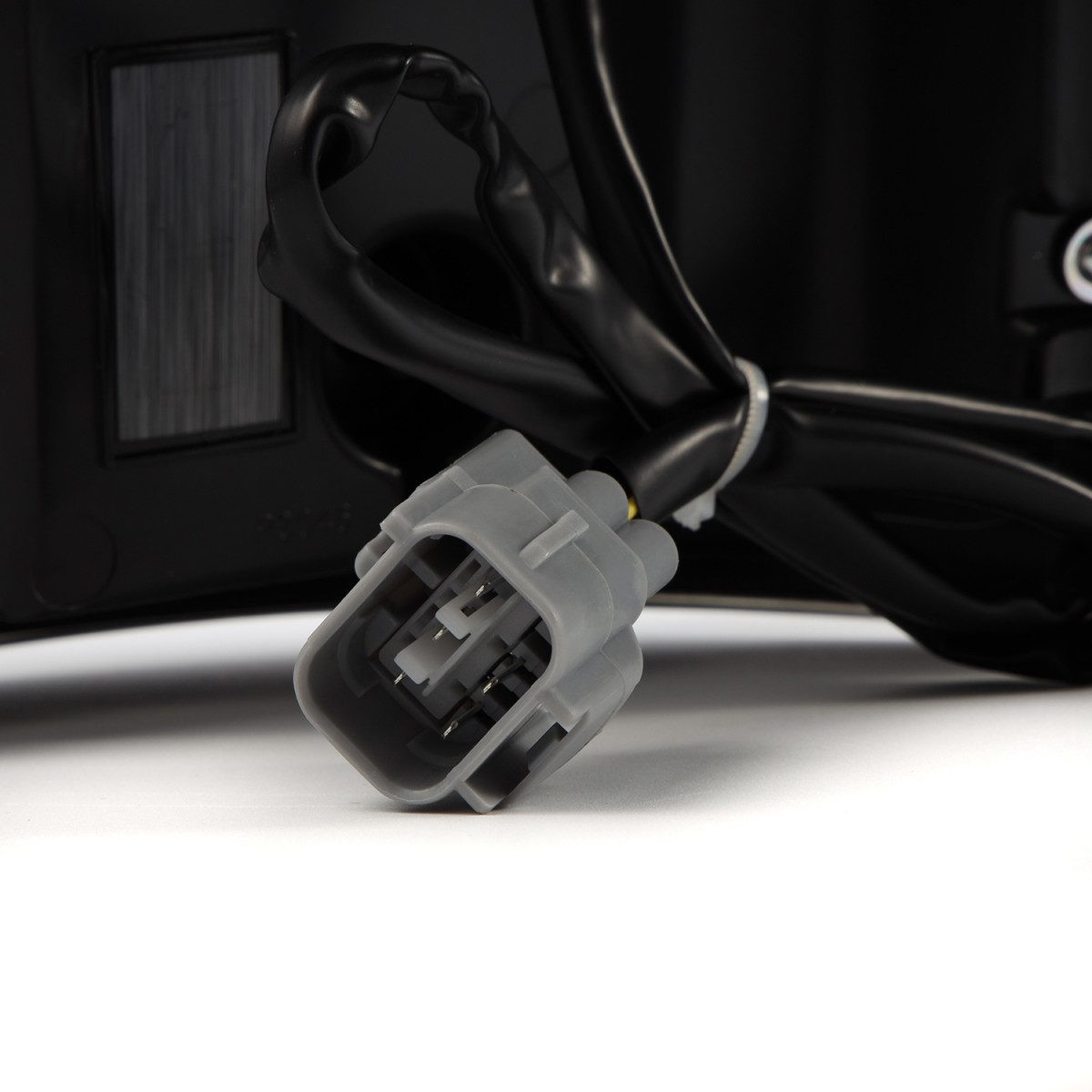 Купити Задні фари Toyota Tundra 2007-2013 LED LUXX серія колір Alpha-Black AlphaRex RTL-TUN07-SA-YS-LB