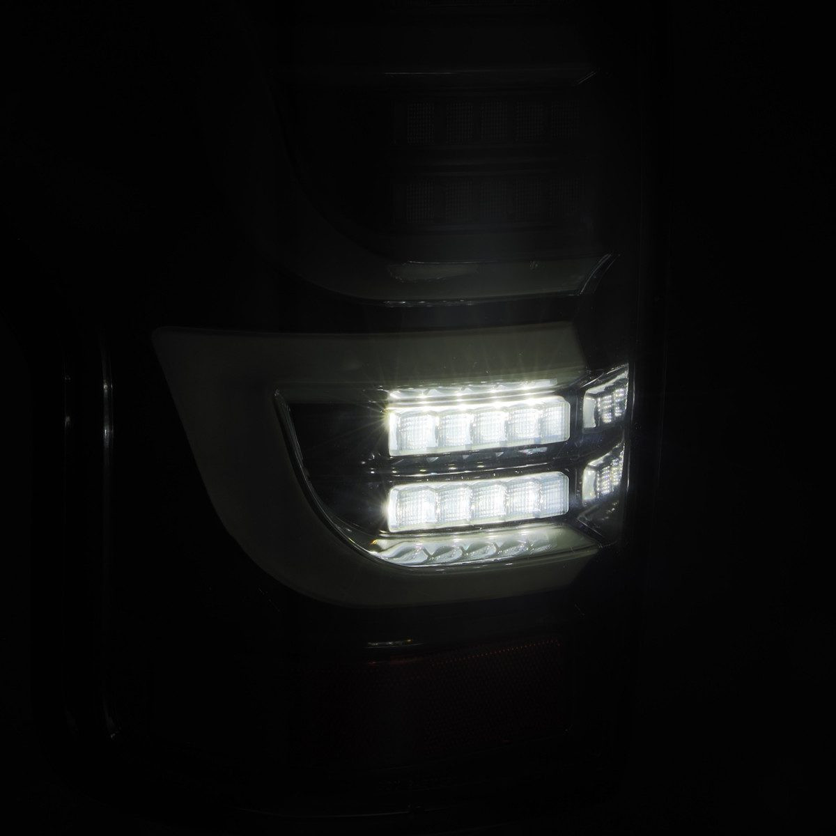 Купити Задні фари Toyota Tundra 2007-2013 LED LUXX серія колір Alpha-Black AlphaRex RTL-TUN07-SA-YS-LB