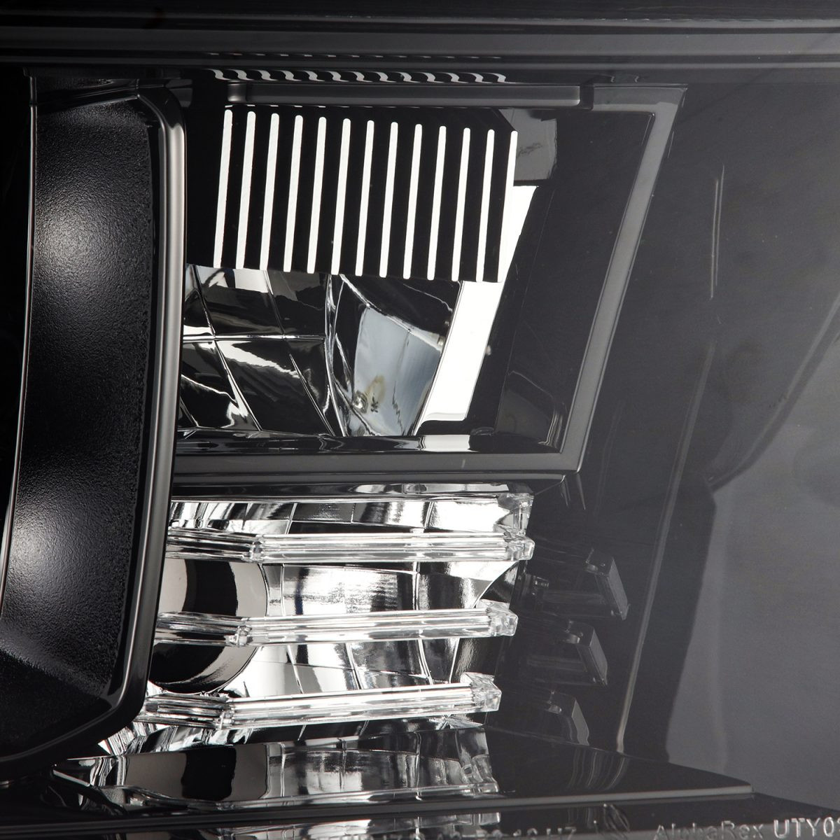 Купить Передние фары Toyota Tundra 2007-2013 LED NOVA серия цвет Alpha-Black AlphaRex AHL-TUN07-G2-N-LB