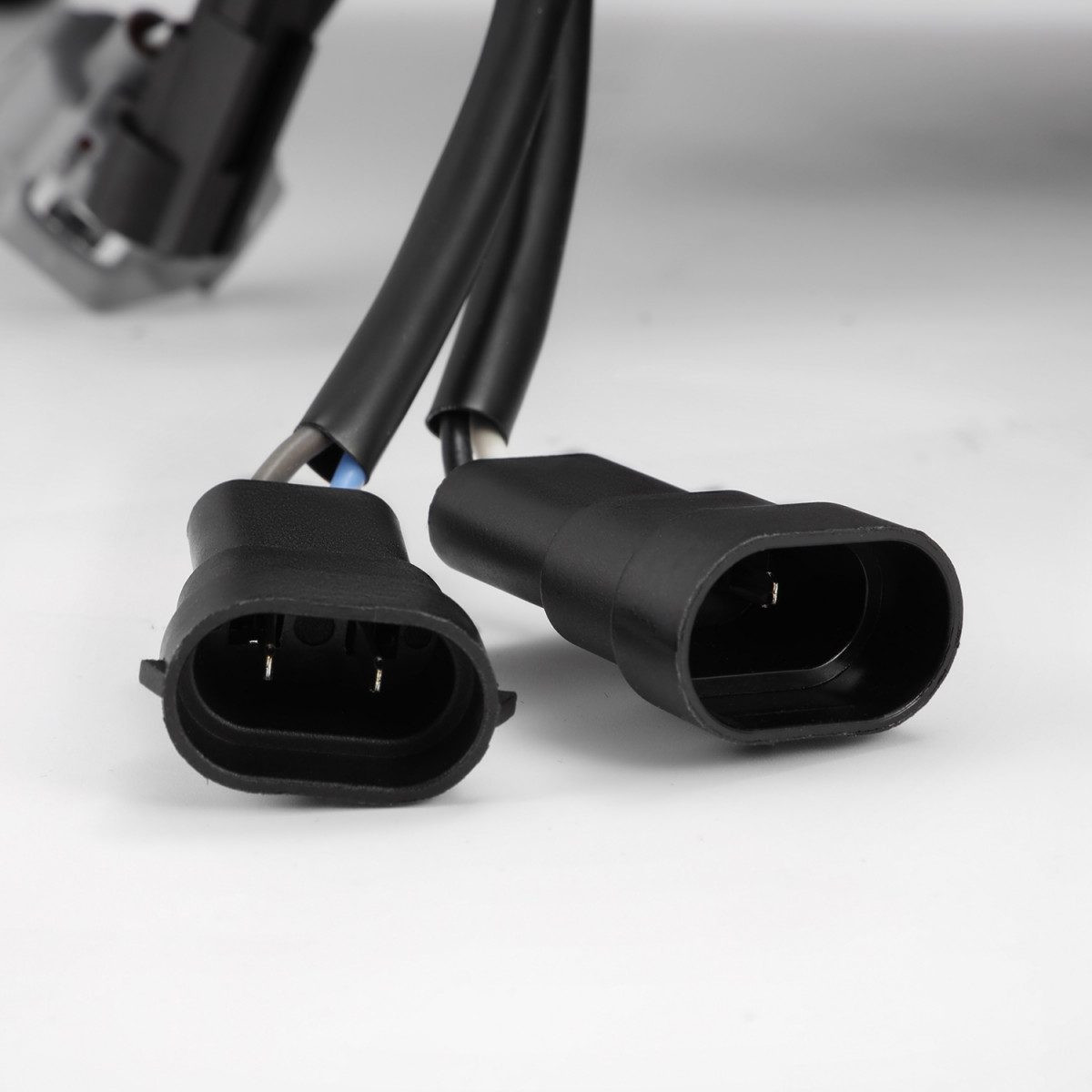 Купить Передние фары Toyota Tundra 2007-2013 LED LUXX серия черные AlphaRex AHL-TUN07-G2-PL-SA-B