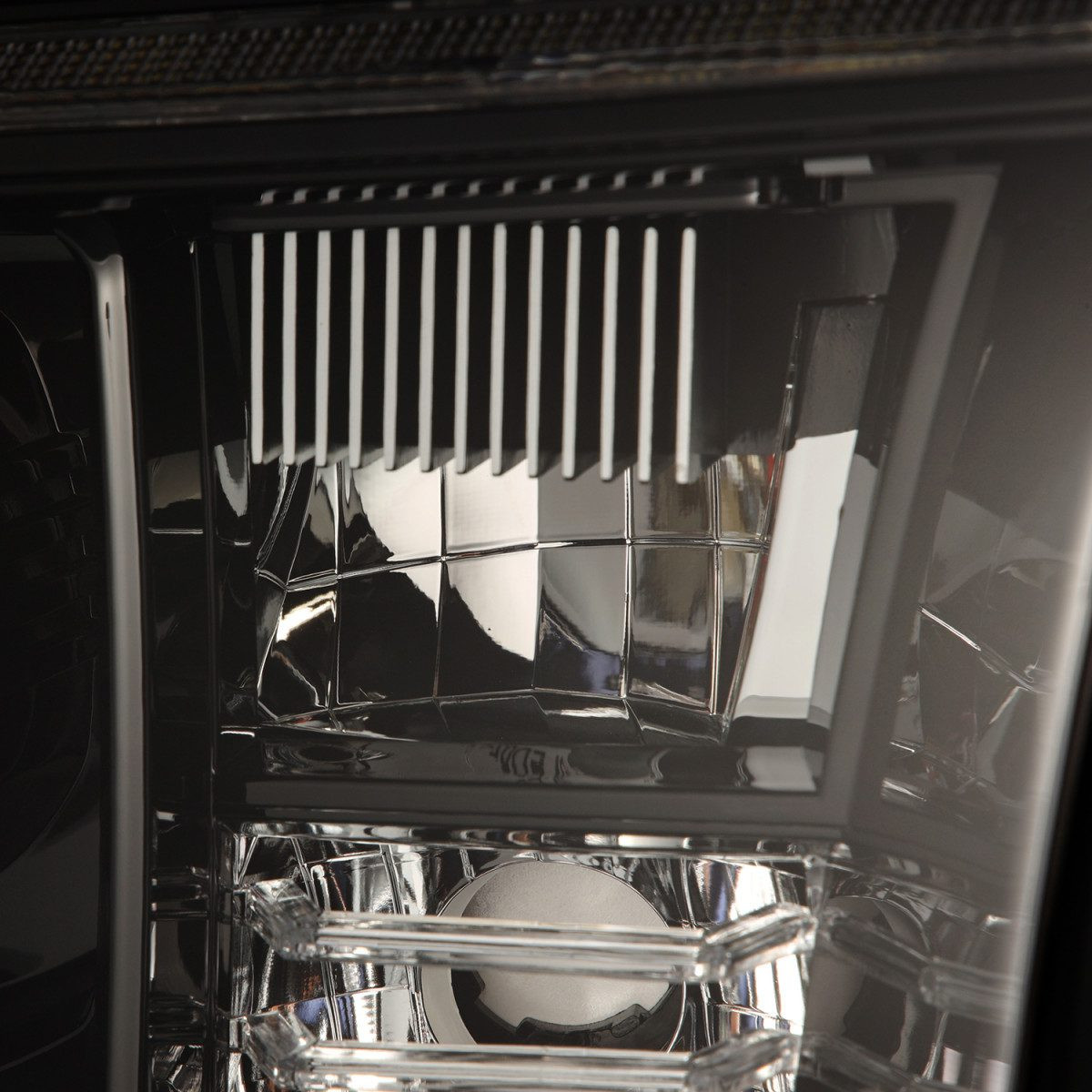 Купить Передние фары Toyota Tundra 2007-2013 LED LUXX серия черные AlphaRex AHL-TUN07-G2-PL-SA-B