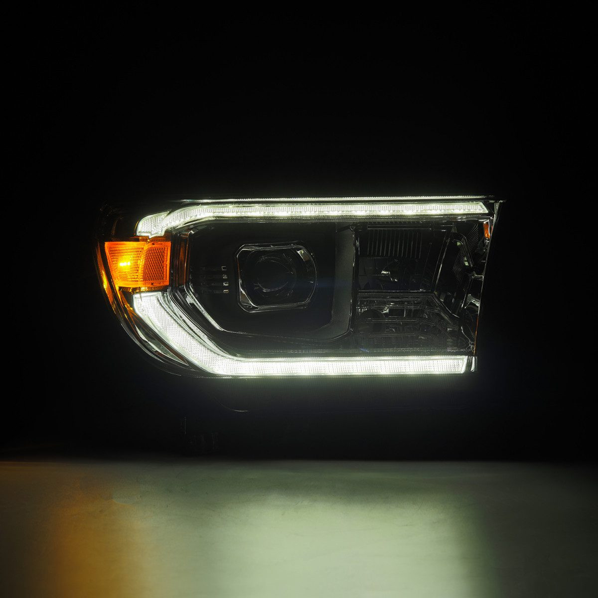 Купить Передние фары Toyota Tundra 2007-2013 LED LUXX серия хром AlphaRex AHL-TUN07-G2-PL-SA-C