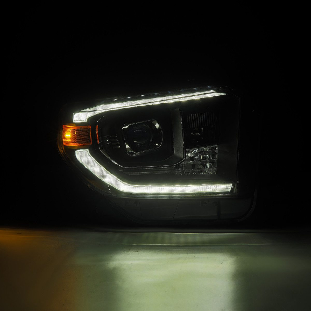 Купить Передние фары Toyota Tundra 2014-2021 LED LUXX серия черные AlphaRex AHL-TUN14-G2-PL-SA-B