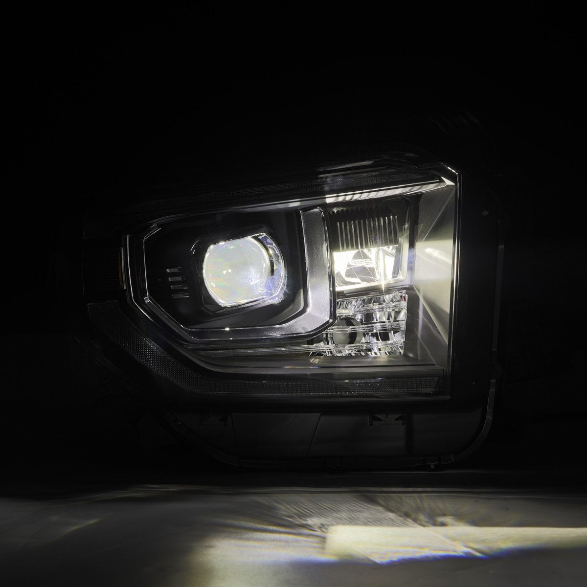 Купить Передние фары Toyota Tundra 2014-2021 LED LUXX серия черные AlphaRex AHL-TUN14-G2-PL-SA-B