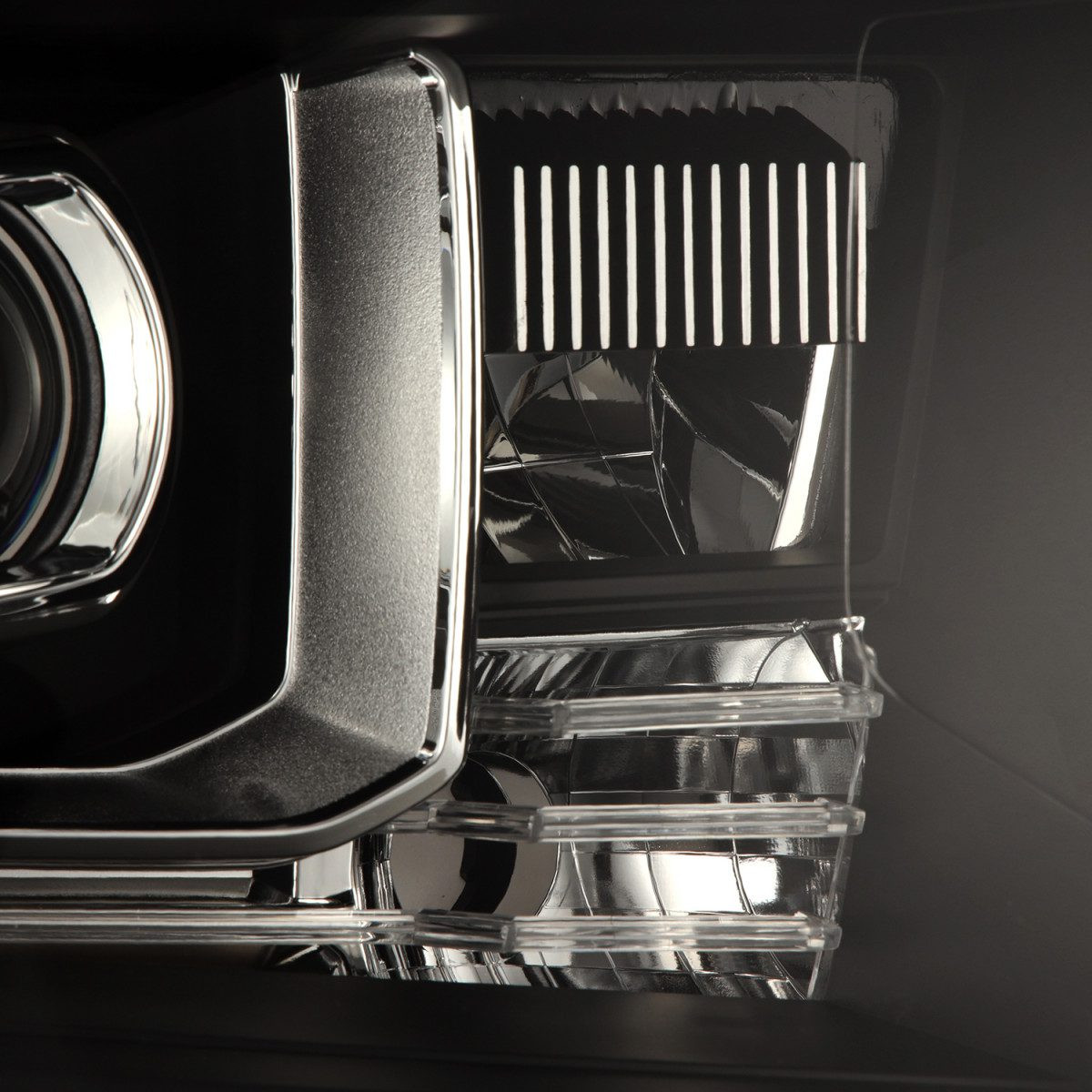 Купить Передние фары Toyota Tundra 2014-2021 LED LUXX серия черные AlphaRex AHL-TUN14-G2-PL-SA-B