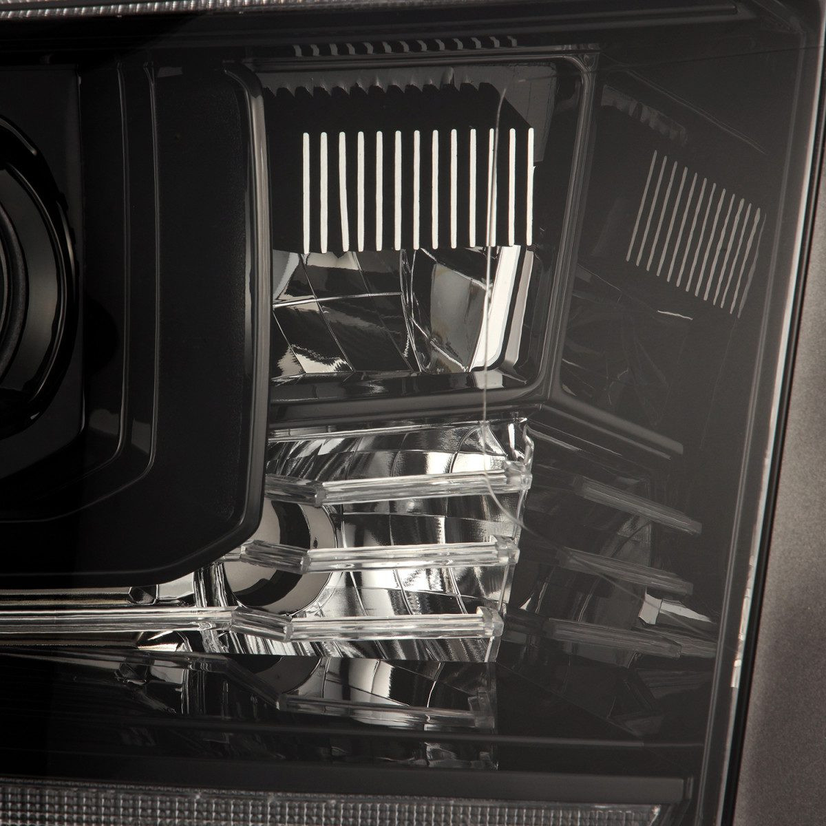 Купити Передні фари Toyota Tundra 2014-2021 LED LUXX серія колір Alpha-Black AlphaRex AHL-TUN14-G2-PL-SA-FLB