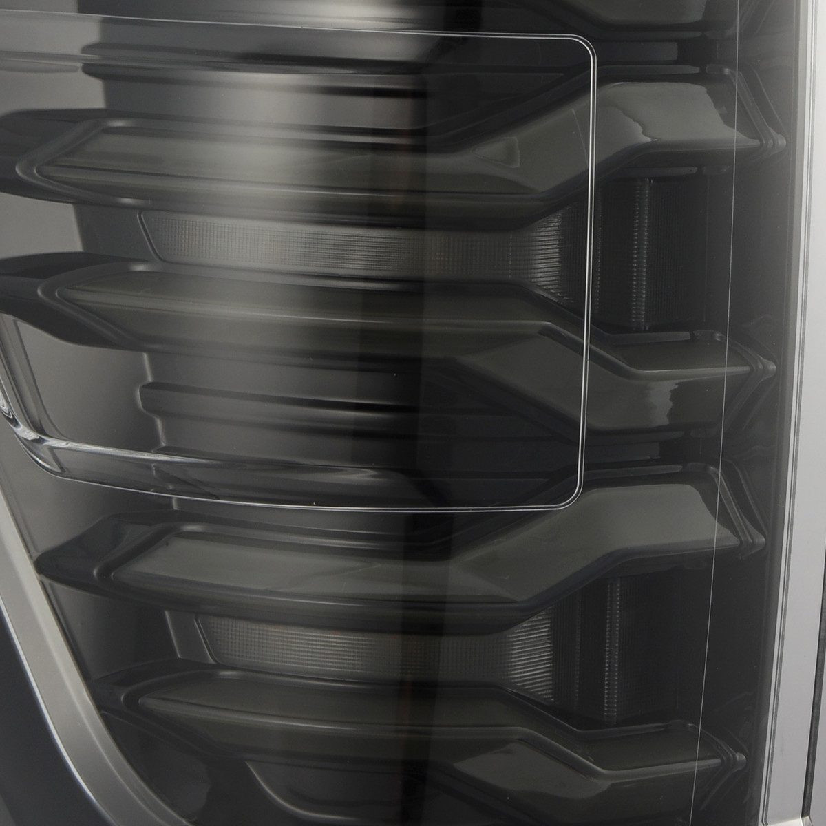 Buy Rear Ford F150 2021+ LED LUXX CERIAP COLOR ALPHA-BLACK ALPHAREX RTL-FF21-SA-YS-LB