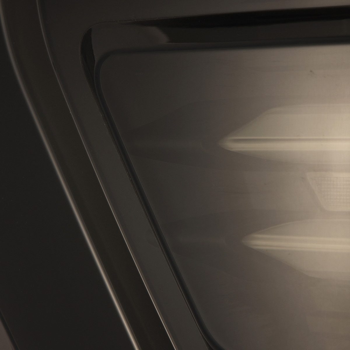 Купить Задние фарыFord F150 2021+ LED LUXX серия черные AlphaRex RTL-FF21-SA-YW-BS