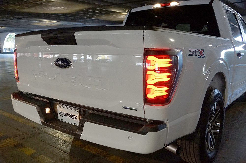Купить Задние фарыFord F150 2021+ LED LUXX серия черные AlphaRex RTL-FF21-SA-YW-BS