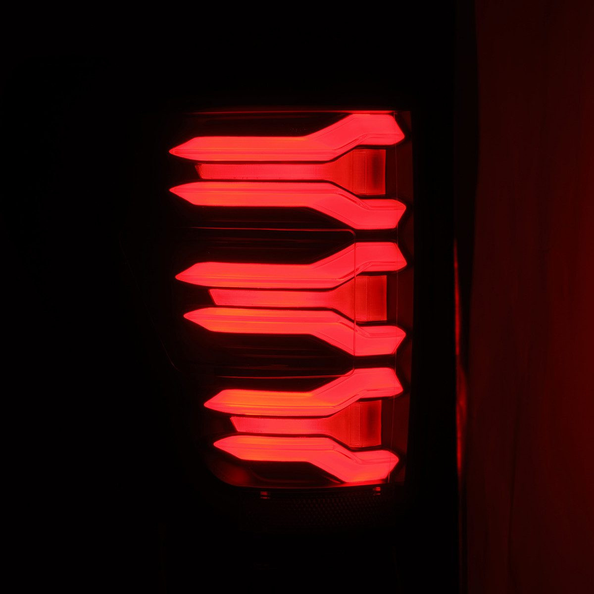 Купить Задние фарыFord F150 2021+ LED LUXX серия черные AlphaRex RTL-FF21-SA-YW-BS