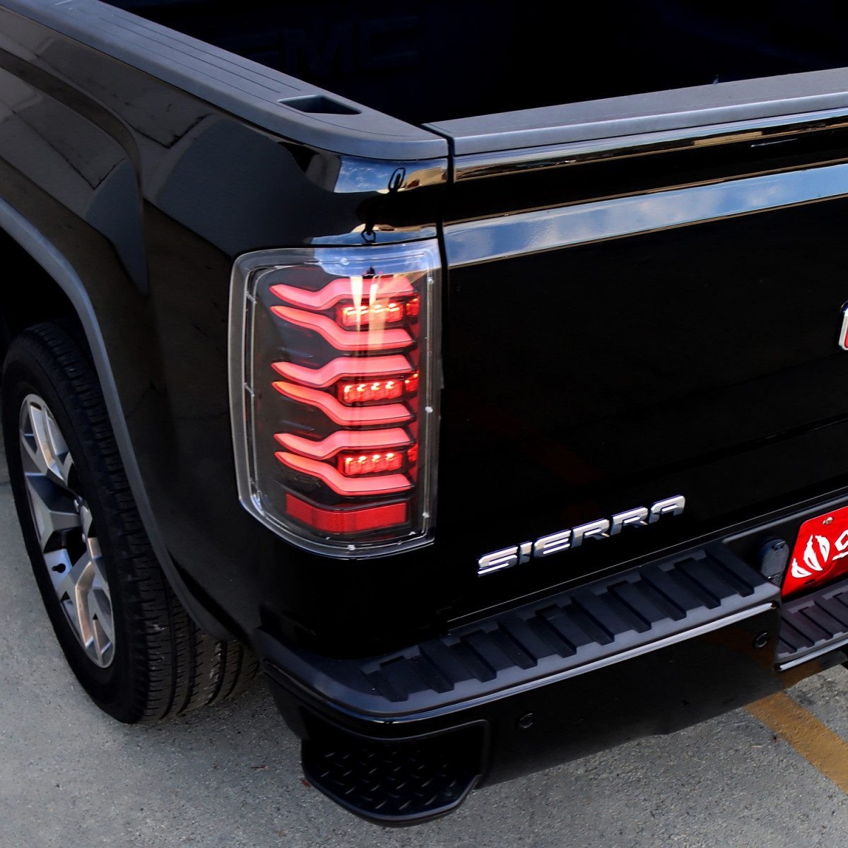 Купить Задние фары GMC Sierra 3500HD 2014-2018 LED LUXX серия черно-красные AlphaRex RTL-GS14-SA-RR-LBS..