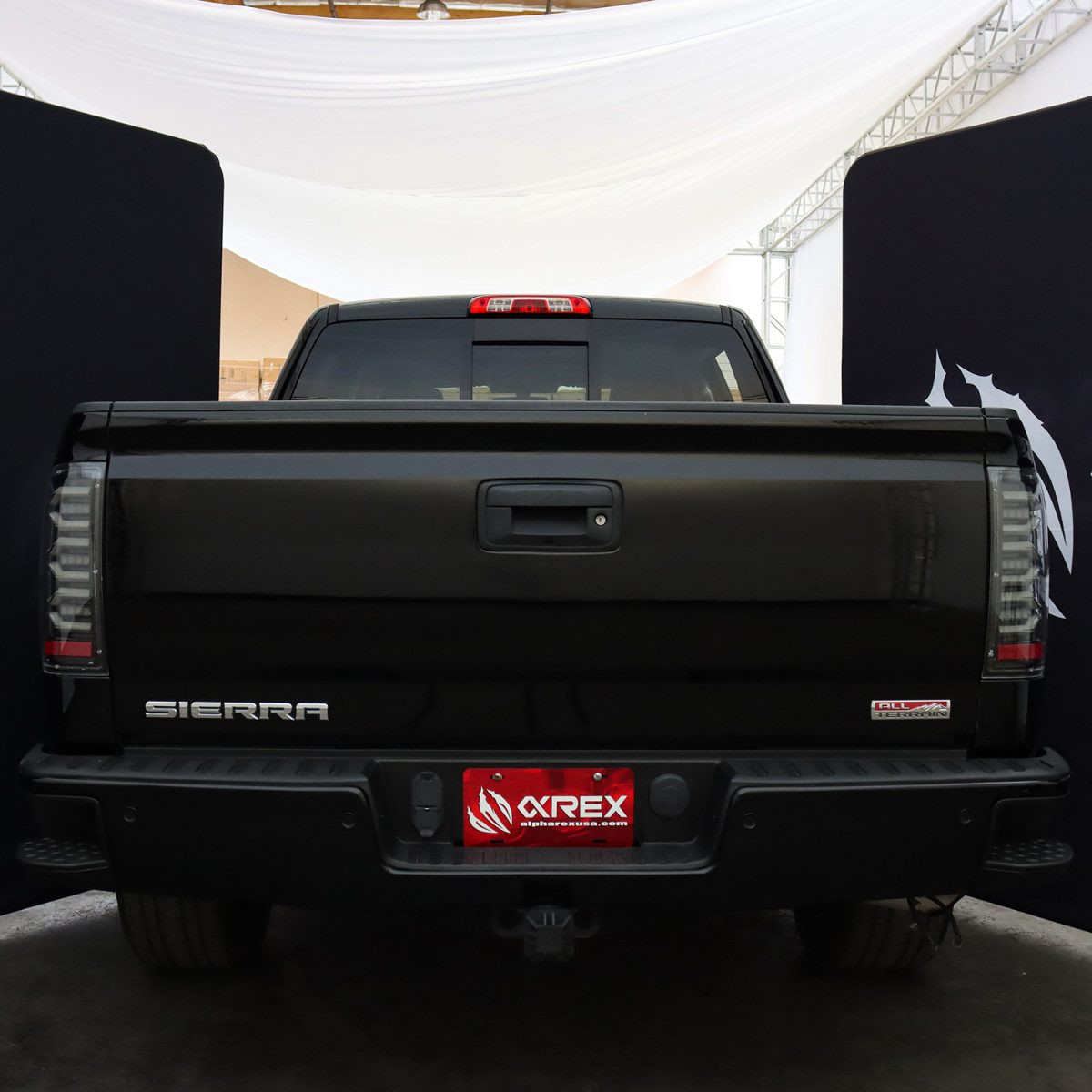 Купити Задні фари GMC Sierra 1500 2014-2018 LED LUXX серія колір Alpha-Black AlphaRex RTL-GS14-SA-YS-LB