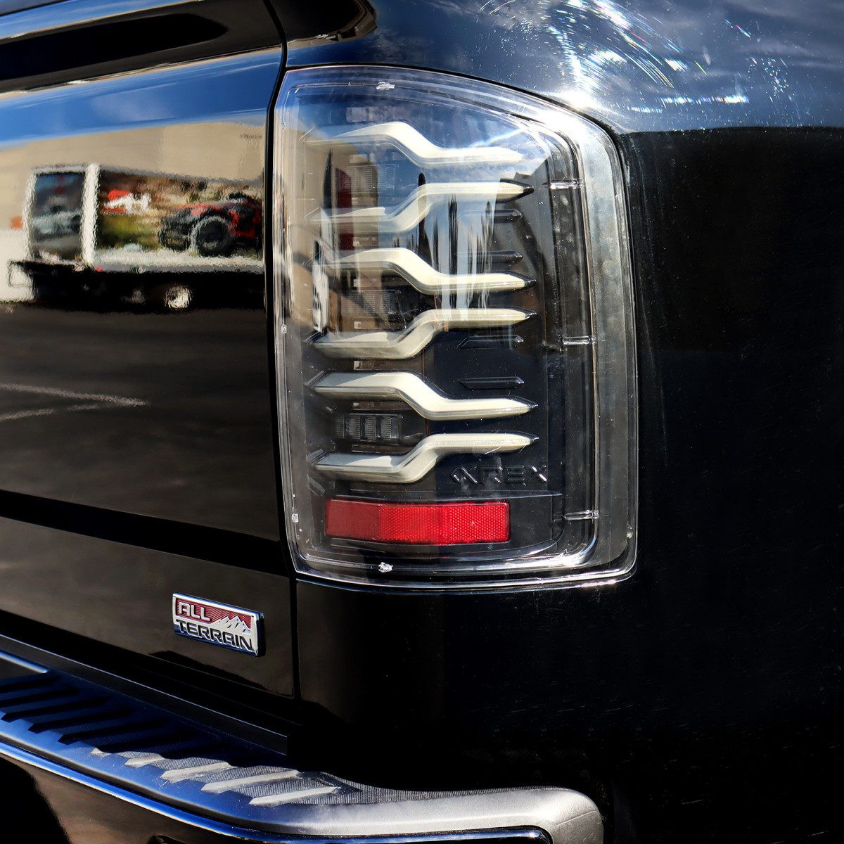 Купити Задні фари GMC Sierra 3500HD 2014-2018 LED LUXX серія чорні AlphaRex RTL-GS14-SA-YW-BS..