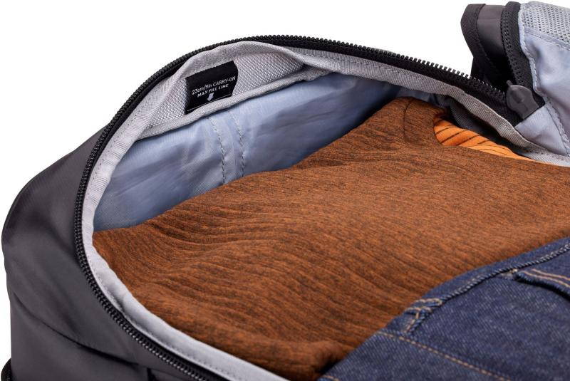 Купить Чемодан на колесах Thule Chasm Carry On 55cm/22' (Black) (TH 3204985)