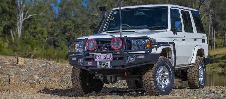 Купить Передний бампер ARB Deluxe для TOYOTA LC76-79 07+ без расширителей крыла 3412400