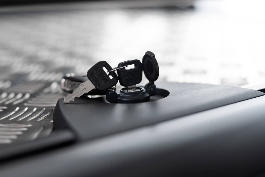 Купить Крышка для VW Amarok DC алюминиевая серебристая от Road Ranger EVO400