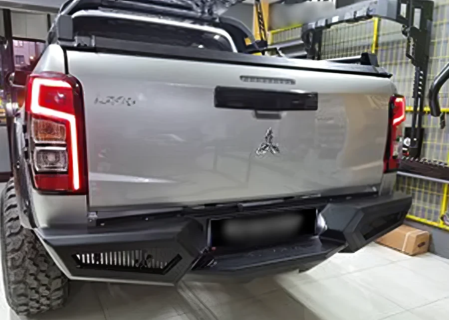 Купити Задній бампер для Mitsubishi L200 2007+ AQM-M20