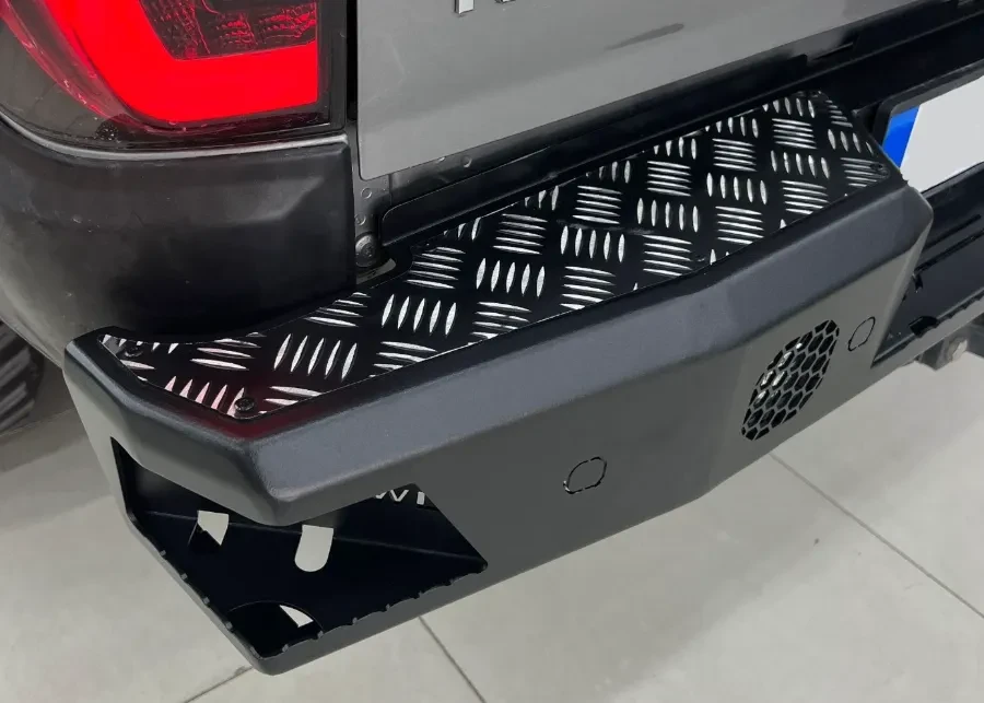 Купити Задній бампер для Nissan Navara 2010-2025 AQM-T20