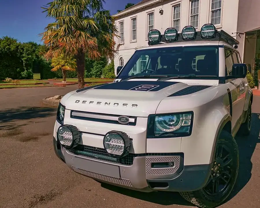 Купити Комплект оптики Sentinel в решітку радіатора для Land Rover Defender 2020+ LAZER VIFK-DEF2020-0S