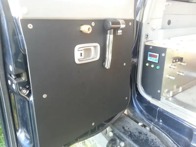 Купити Обшивка задніх дверцят алюмінієва для Nissan Patrol Y61