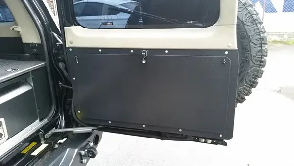 Купити Столик на задні дверцята великі алюмінієвий для Nissan Patrol Y61