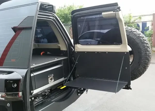 Купити Столик на задні дверцята великі алюмінієвий для Nissan Patrol Y61