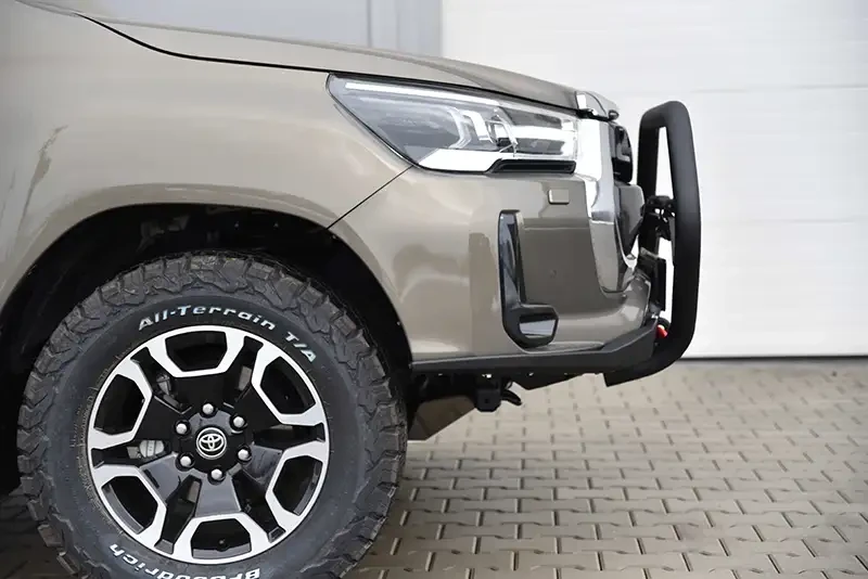 Купити Знімний кенгурятник для бампера slim Toyota Hilux 20+ Fabryka 4х4