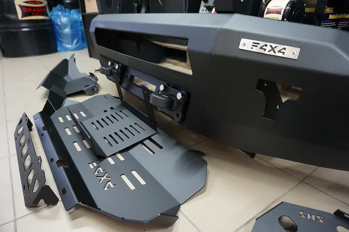 Купити Передній бампер standard для Toyota Hilux 20+ Fabryka 4х4