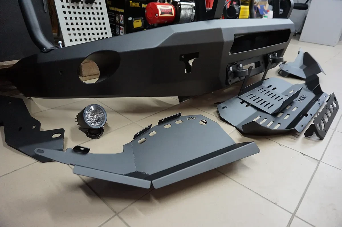 Купити Передній бампер standard для Toyota Hilux 20+ Fabryka 4х4