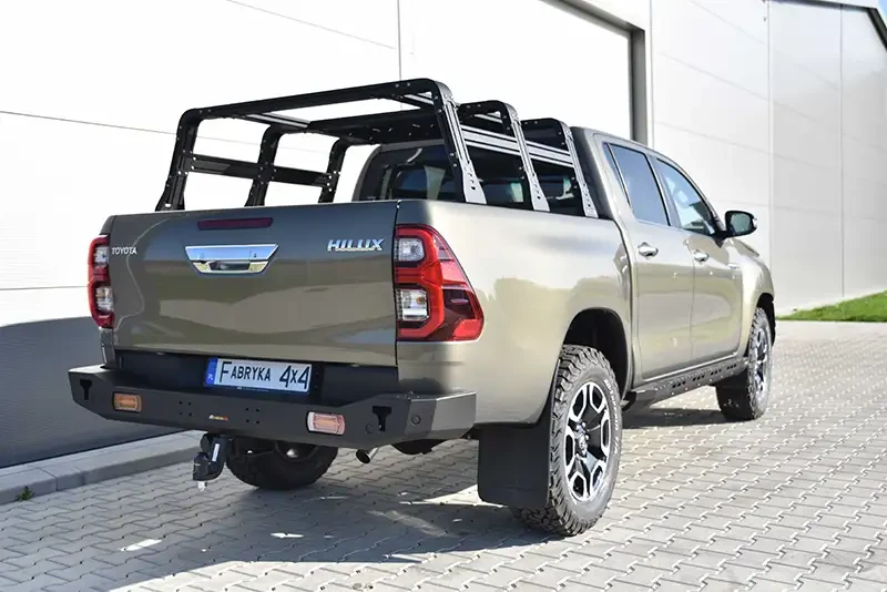 Купити Задній бампер короткий з LED фарами Toyota Hilux 20+ Fabryka 4х4