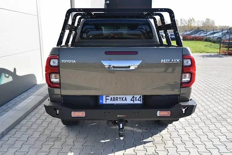 Купити Задній бампер короткий з LED фарами Toyota Hilux 20+ Fabryka 4х4