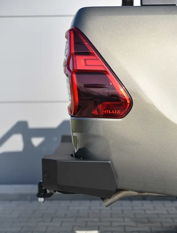Купити Задній бампер короткий з LED фарами Toyota Hilux 20+ Fabryka 4х4