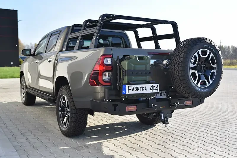 Купити Задній бампер короткий з LED фарами Toyota Hilux 20+ Fabryka 4х4