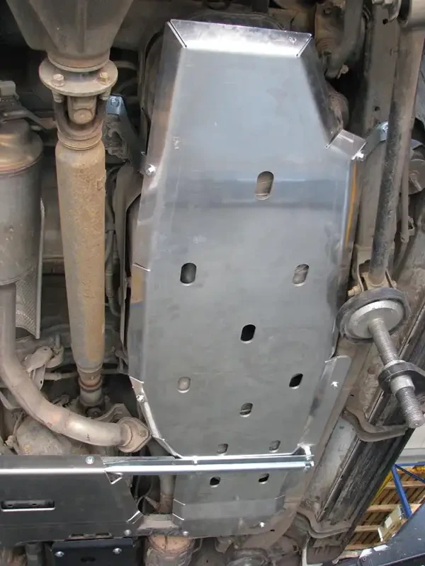 Купить Защита топливного бака для Toyota LC 200 F4X4