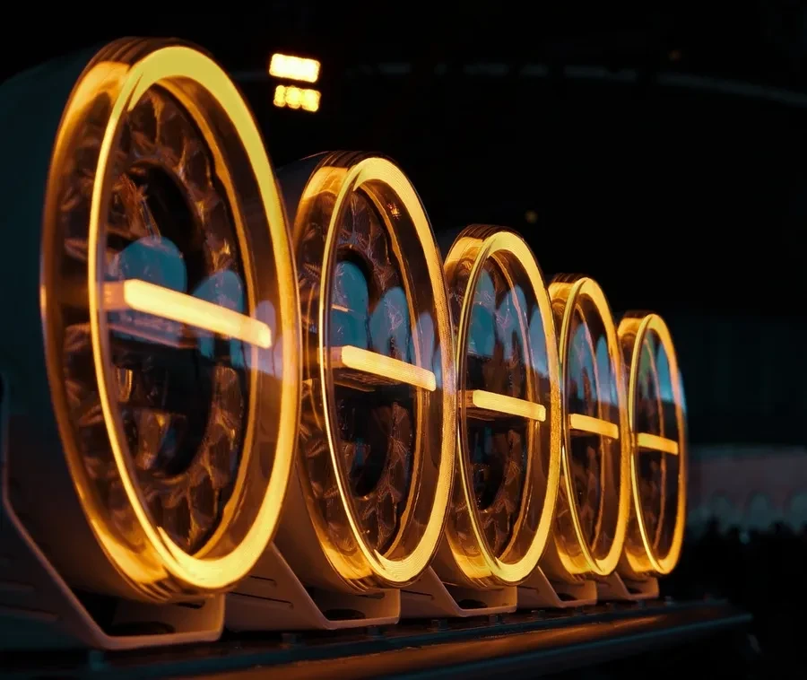 Buy Additional Farah of the Farry Firefly Pro 9 "White with ⬜️🟧 Overall Lights