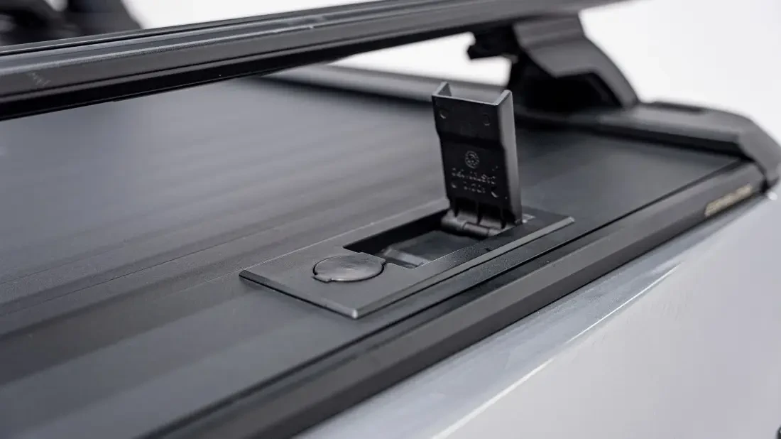 Купити Ролет механічний на Toyota Hilux 2015+ від EGR